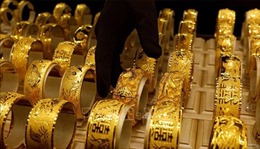 Giá vàng tại châu Á xấp xỉ mức cao nhất trong 5 tháng