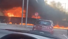 Xe bồn chở nhiên liệu đâm vào cầu vượt đường sắt gây cháy lớn ở Mexico