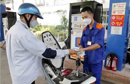 Nhiều cửa hàng tại Hà Nội hết xăng dầu: Người dân dồn về các cây xăng của Petrolimex