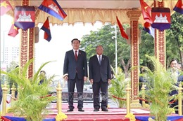 Lễ đón chính thức Chủ tịch Quốc hội Vương Đình Huệ thăm Vương quốc Campuchia