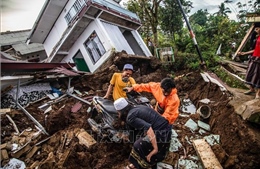 Động đất tại Indonesia: Ít nhất 25 người vẫn bị vùi dưới đống đổ nát