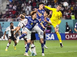 Người hâm mộ Nhật Bản ăn mừng sau chiến thắng gây &#39;địa chấn&#39; tại World Cup 2022