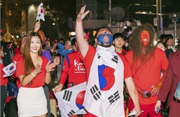 Cổ động viên Hàn Quốc cháy hết mình ở Quảng trường Gwanghwamun
