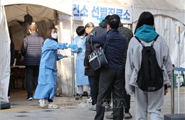 Hàn Quốc lên kế hoạch ứng phó với tình huống số ca mắc COVID-19 tăng cao