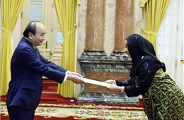 Chủ tịch nước Nguyễn Xuân Phúc tiếp Đại sứ Azerbaijan, Brunei đến trình Quốc thư 