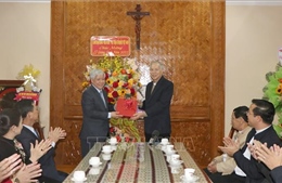 Chủ tịch Ủy ban Trung ương MTTQ Việt Nam chúc mừng Giáng sinh tại Kon Tum