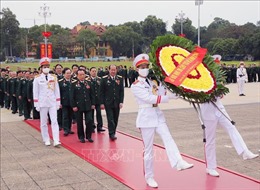Đại biểu dự Đại hội Hội Cựu chiến binh Việt Nam vào Lăng viếng Bác