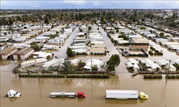 Cơn bão mới đổ bộ vào bang California (Mỹ) khiến lũ lụt thêm trầm trọng
