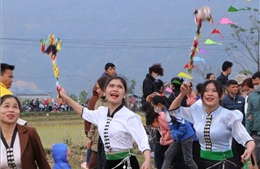 Đến Than Uyên xem Lễ hội Lùng Tùng của người Thái