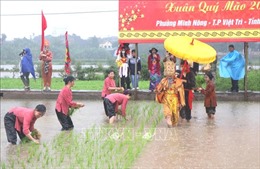 Độc đáo Lễ hội Vua Hùng dạy dân cấy lúa ở Phú Thọ