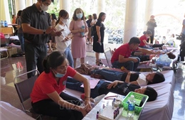 Hàng trăm người tham gia hiến máu tình nguyện ở Kon Tum