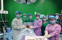 Phẫu thuật thành công khối u tuyến giáp nặng 1,5 kg
