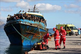 Giải cứu 150 người di cư bất hợp pháp ngoài khơi Libya