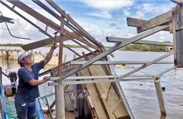 Cà Mau: Hỗ trợ các hộ dân có nhà bị sạt lở xuống sông trong đêm