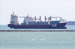 Lai dắt thành công tàu mắc cạn, giao thông trên kênh Suez trở lại bình thường