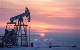 Giá dầu thế giới giảm xuống dưới 90 USD/thùng