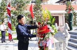 Phó Thủ tướng Trần Hồng Hà dâng hương tưởng niệm Tổng Bí thư Nguyễn Văn Cừ 