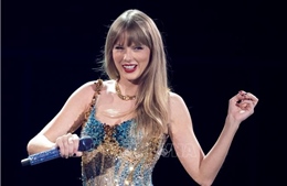 Taylor Swift tiếp tục hành trình vô tiền khoáng hậu
