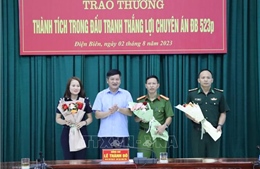 Khen thưởng nóng thành tích phá đường dây ma túy từ Lào về Điện Biên