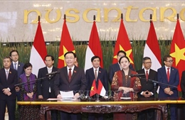 Chủ tịch Quốc hội Vương Đình Huệ và Chủ tịch Hạ viện Indonesia gặp gỡ báo chí