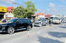 Tai nạn liên hoàn giữa ba ô tô khiến một người qua đường tử vong