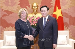 Chủ tịch Quốc hội tiếp Nhóm Nghị sĩ hữu nghị Pháp - Việt của Thượng viện Pháp