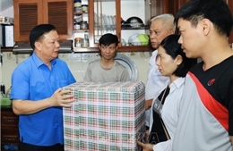 Bí thư Thành ủy Hà Nội thăm hỏi, động viên các nạn nhân vụ cháy chung cư mini
