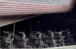 Hỏa hoạn thiêu rụi hơn 100 chiếc xe máy tại cửa hàng ở Bình Dương