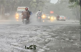 Áp thấp nhiệt đới suy yếu, đề phòng mưa lớn và lũ trên các sông ở Trung Bộ