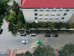 Mưa lớn kết hợp triều cường, Thành phố Hồ Chí Minh ngập nặng