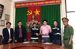 Biểu dương 2 nữ nhân viên môi trường ở Đà Lạt trả lại tài sản lớn cho du khách