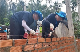 40 thanh niên Hàn Quốc tham gia xây nhà cho người nghèo Bến Tre