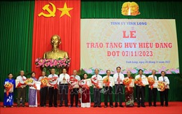 Vĩnh Long: Trao Huy hiệu Đảng cho các đảng viên cao niên