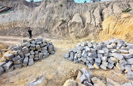 Gia Lai: Lợi dụng cải tạo ruộng để khai thác đất, đá