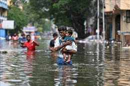 Hàng trăm người vẫn bị cô lập trong nước lũ tại Ấn Độ