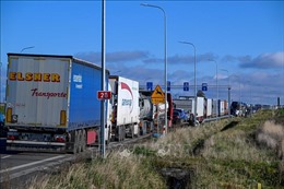 Các tài xế xe tải Ba Lan lại phong tỏa cửa khẩu quan trọng với Ukraine