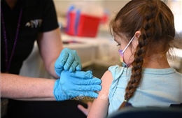 Mỹ khuyến cáo người dân tiêm vaccine cải tiến để phòng biến thể phụ mới của SARS-CoV-2