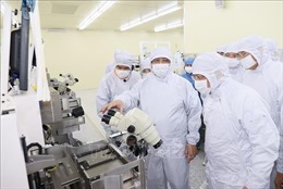 Thủ tướng Phạm Minh Chính thăm Công ty sản xuất chíp bán dẫn tại Bắc Giang