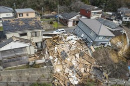 Tìm kiếm người mất tích sau động đất tại Nhật Bản bất chấp mưa tuyết