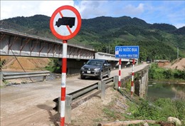 Cầu làm xong vẫn không thể thông xe do thiếu đường dẫn