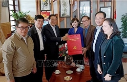 Ủy viên Bộ Chính trị Phan Đình Trạc thăm và tặng quà Tết tại Lâm Đồng