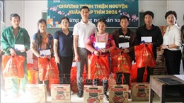 Mang Tết đến cho học sinh và nhân dân vùng cao ở Điện Biên