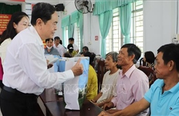 Lãnh đạo Đảng, Nhà nước thăm và tặng quà Tết tại Hậu Giang, Quảng Ngãi, Bình Thuận