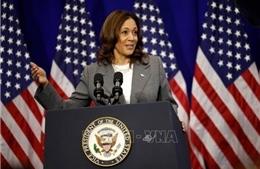 Bà Kamala Harris nỗ lực lôi kéo cử tri ngành dịch vụ và khách sạn