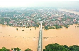 Nước sông Hồng tiếp tục lên, thành phố Yên Bái chìm trong biển nước