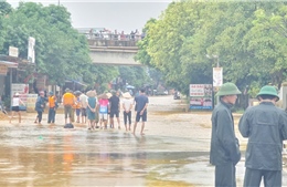 Lũ sông Thao dâng cao gây ngập nhiều nhà cửa, hoa màu