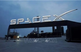 SpaceX bị &#39;tuýt còi&#39; vì 2 lần phóng tên lửa đẩy không phép