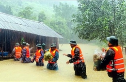 Lũ trên các sông Trung Bộ xuống chậm