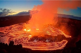 Núi lửa Kilauea lại phun trào dung nham ở Hawaii