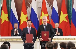 Tổng Bí thư Tô Lâm và Tổng thống Vladimir Putin chứng kiến trao văn kiện hợp tác